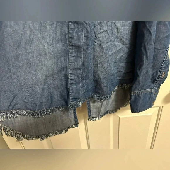 Anthropologie cloth & stone Chambray Distressed Raw Hem Button Shirt S - Picture 5 of 9